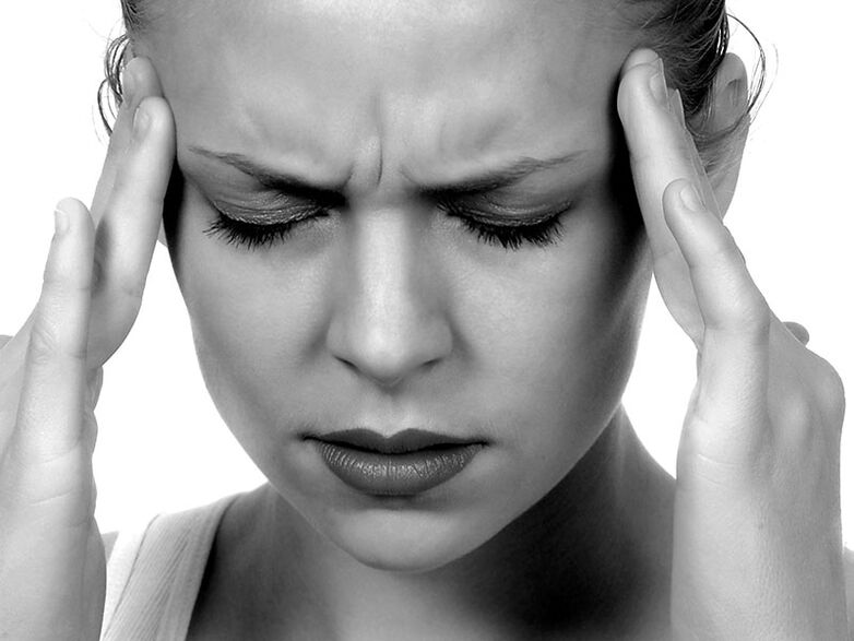 Главобоља је један од симптома остеохондрозе цервикалне кичме